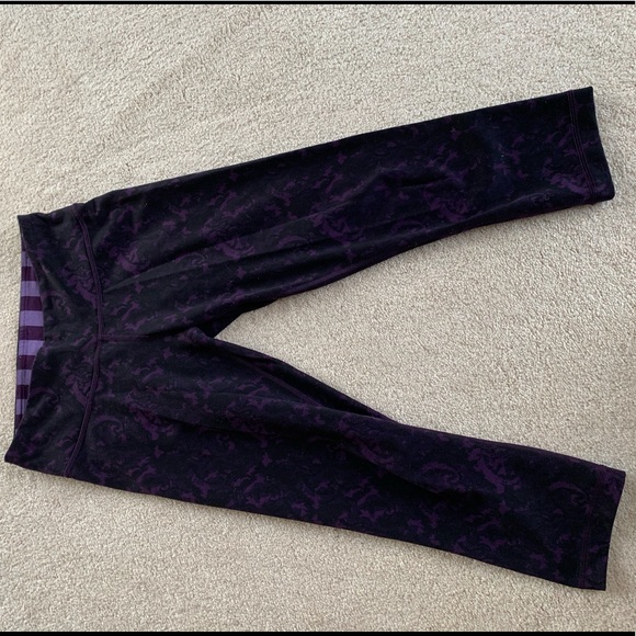 lululemon athletica Pants - Lululemon Reversible Cropped Leggings